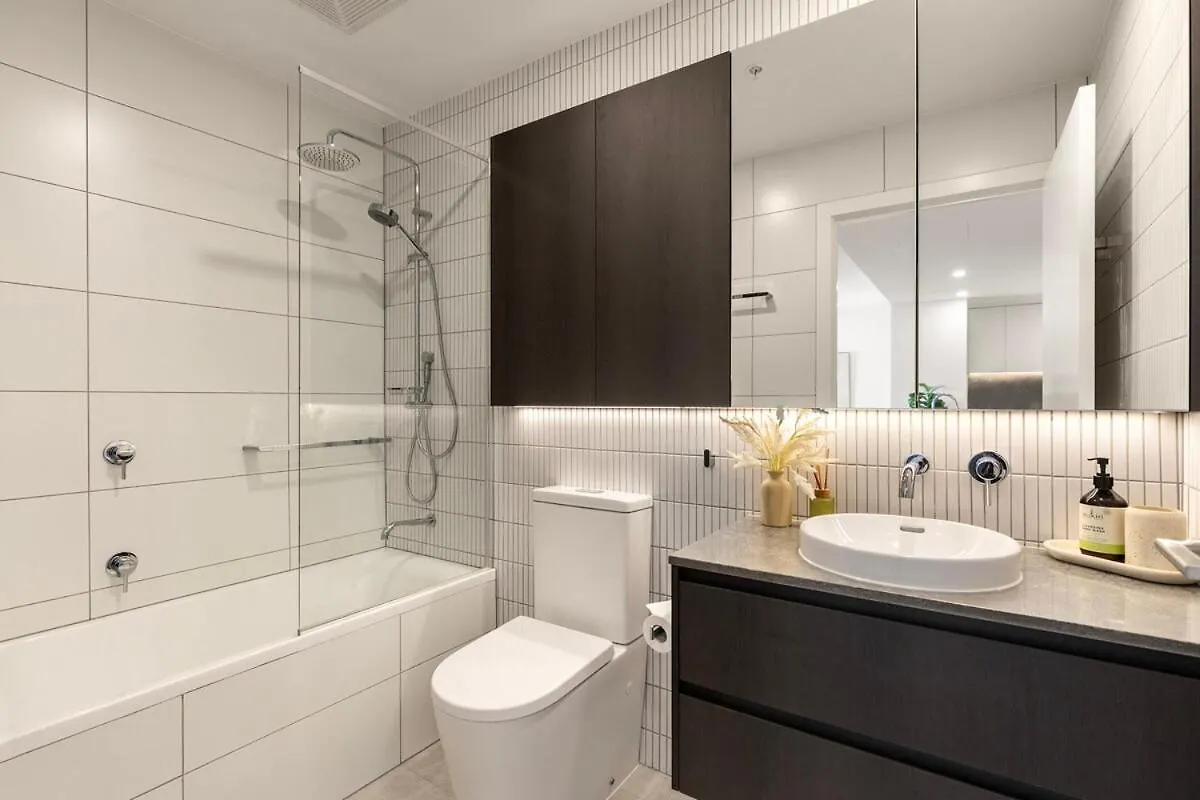 Riverfront Luxe 2Bed Pool Parking Brisbane