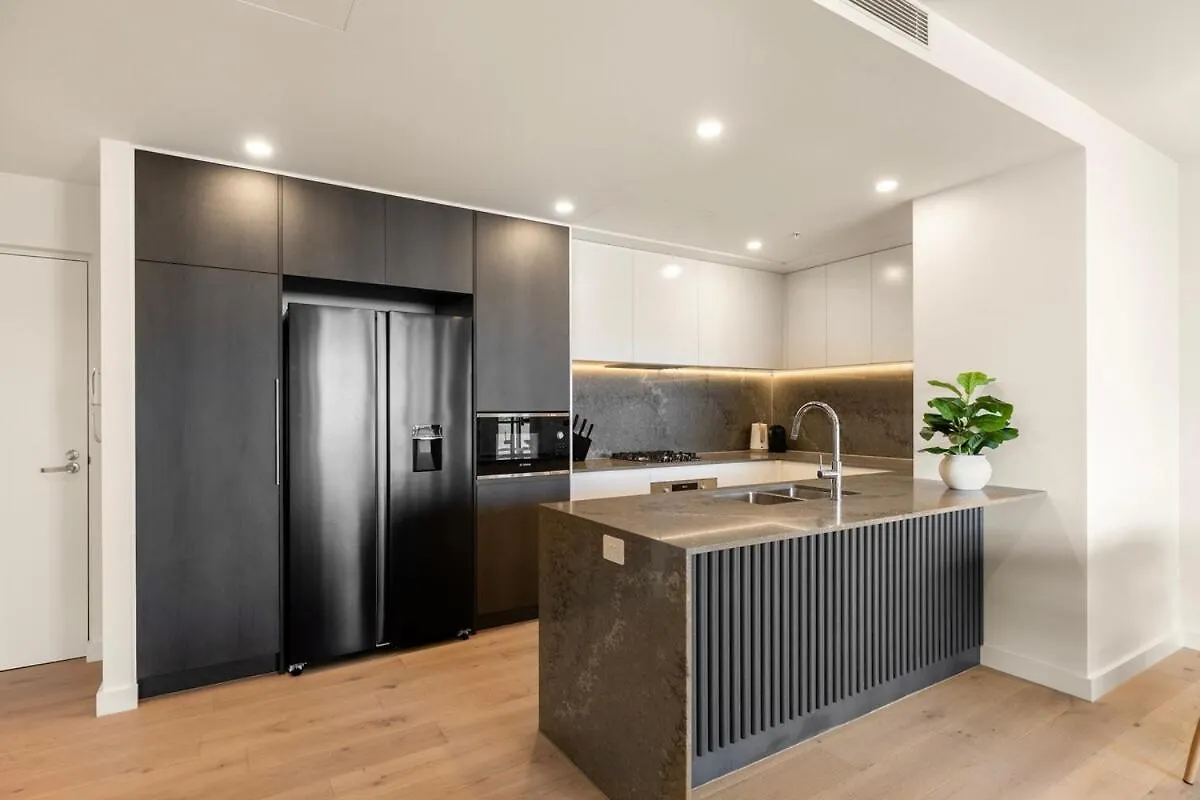 Riverfront Luxe 2Bed Pool Parking Brisbane Australia