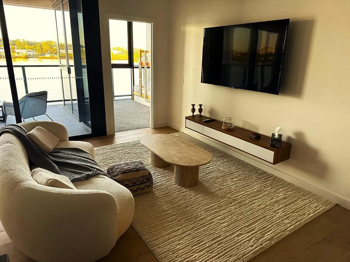 Riverfront Luxe 2Bed Pool Parking Brisbane Australia