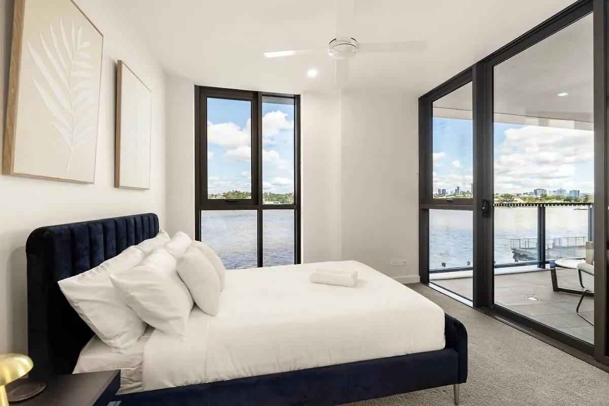 Riverfront Luxe 2Bed Pool Parking Brisbane Australia
