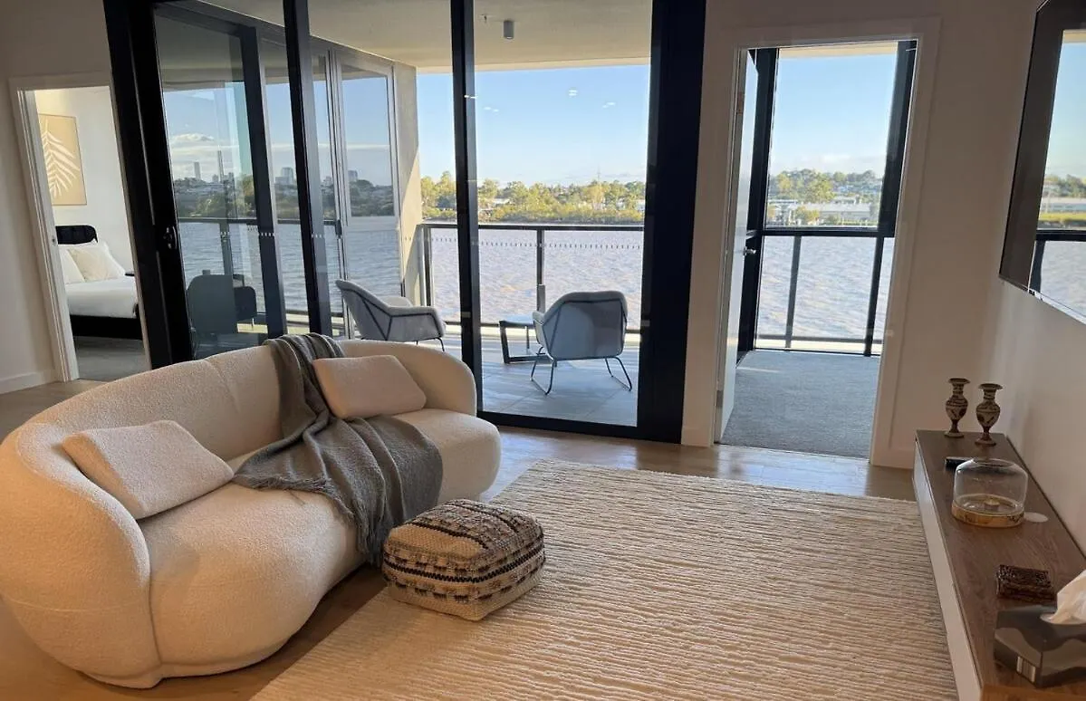 Riverfront Luxe 2Bed Pool Parking Brisbane Apartment