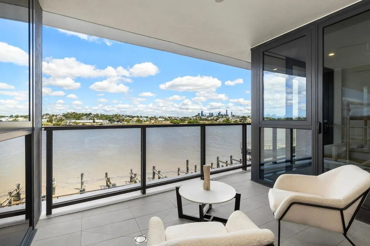 Riverfront Luxe 2Bed Pool Parking Brisbane Apartment