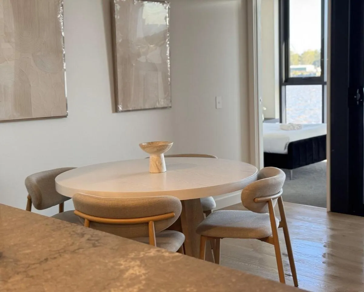 Riverfront Luxe 2Bed Pool Parking Brisbane 0*,