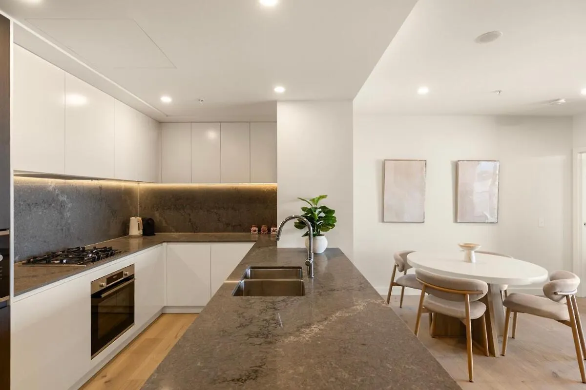 Riverfront Luxe 2Bed Pool Parking Brisbane