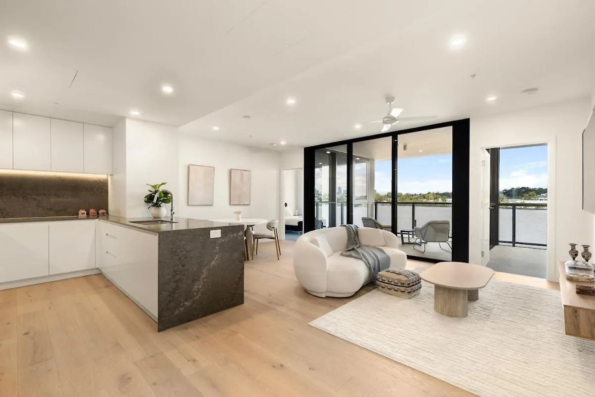 Riverfront Luxe 2Bed Pool Parking Brisbane