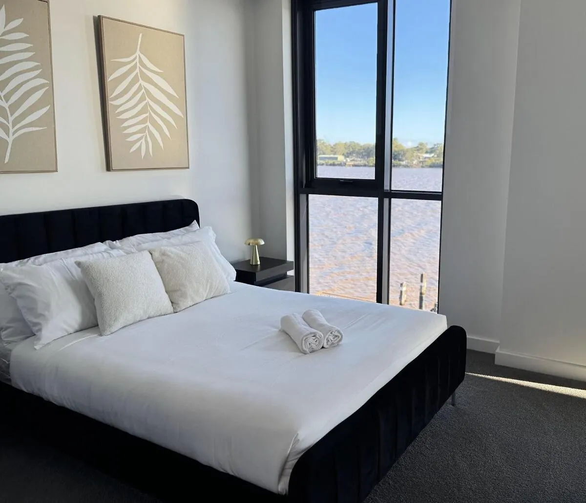 Riverfront Luxe 2Bed Pool Parking Brisbane 0*,
